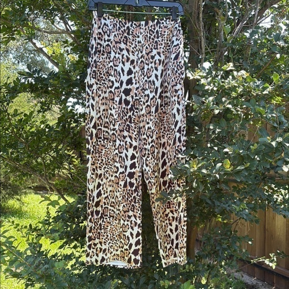 Lulu's Brown and Black Cropped Leopard Print Pants